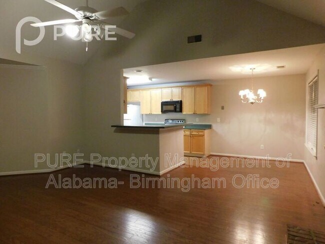Building Photo - 165 Hickory Point Dr