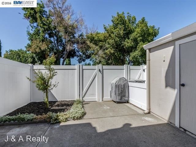Building Photo - 2 br, 1.5 bath House - 38562 MCDOLE TER