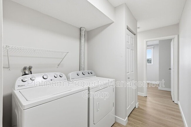 Building Photo - 4809-4852 52 St