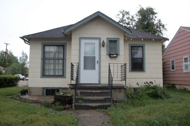 Building Photo - 1902 Cheyenne Pl