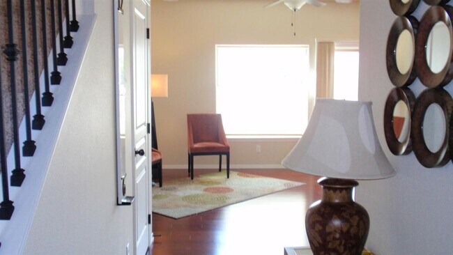 Foto del edificio - Wonderful Home With Community Pool!