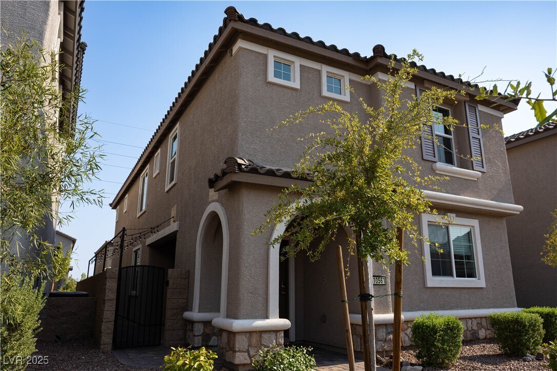 Foto principal - 10561 Sariah Skye Ave