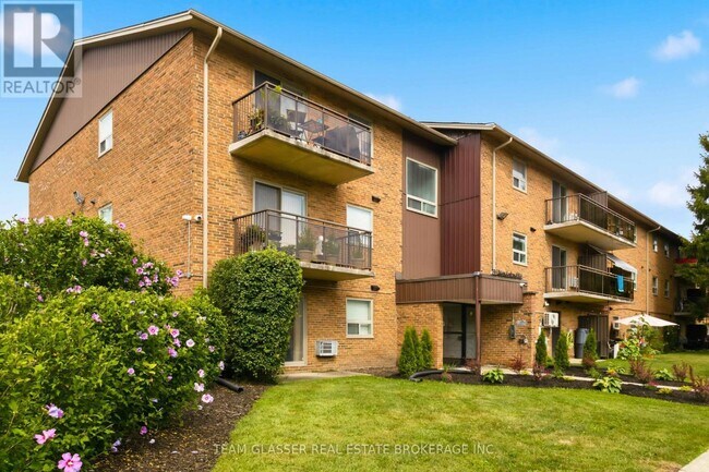 Photo du bâtiment - 735 Wonderland Rd S