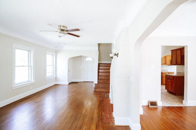 Foto del edificio - 2171 Eastbrook Dr
