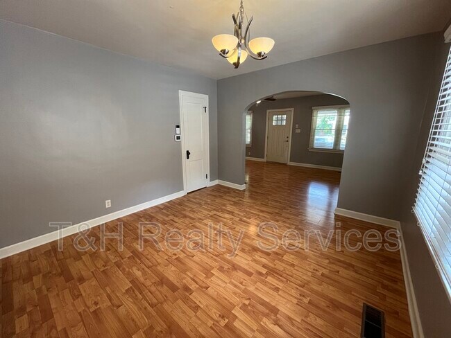 Foto del edificio - 6164 Carrollton Ave