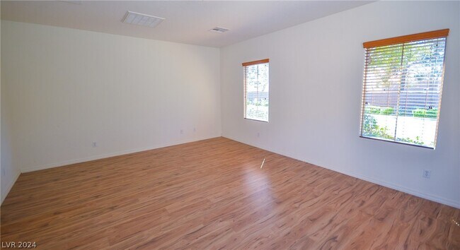 Foto del edificio - 5858 Bow Island Ave