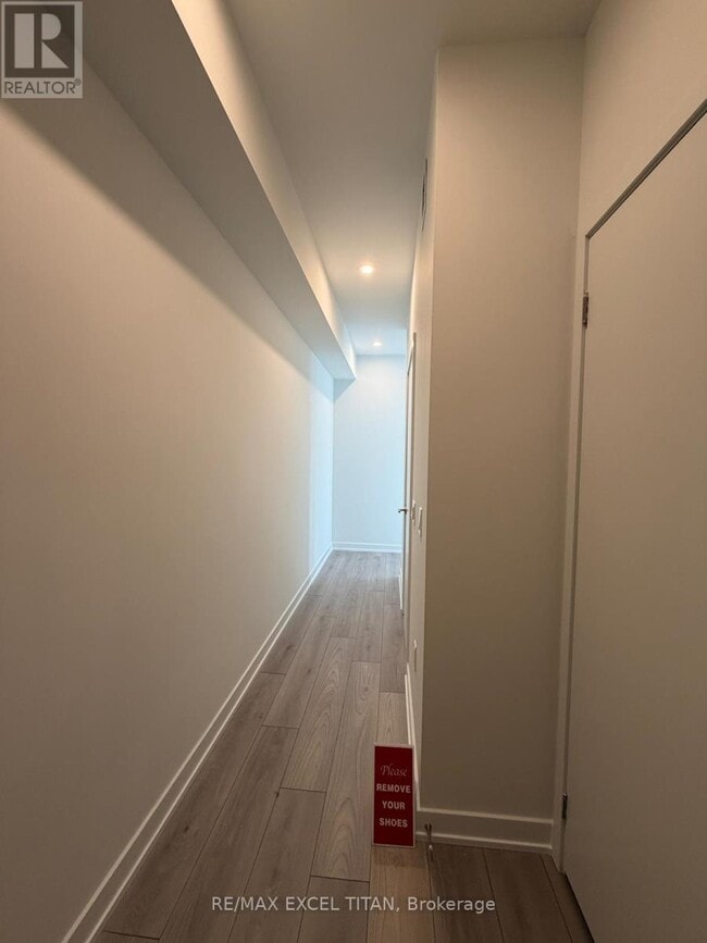 Building Photo - 1 Fairview Rd E