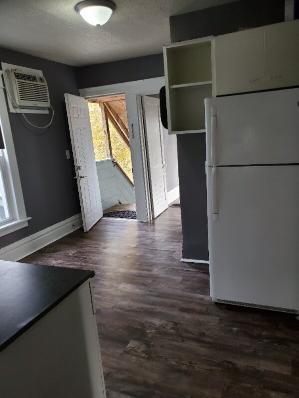 548 Beech St Unit 1, Lansing, MI 48912 Room for Rent in Lansing, MI