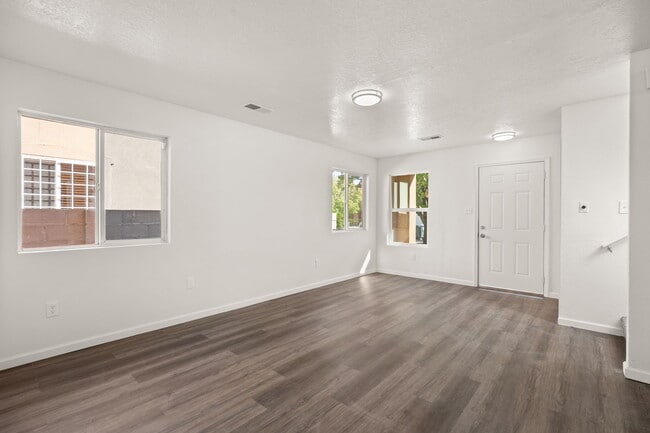 Building Photo - 2943 Quail Pointe Dr NW