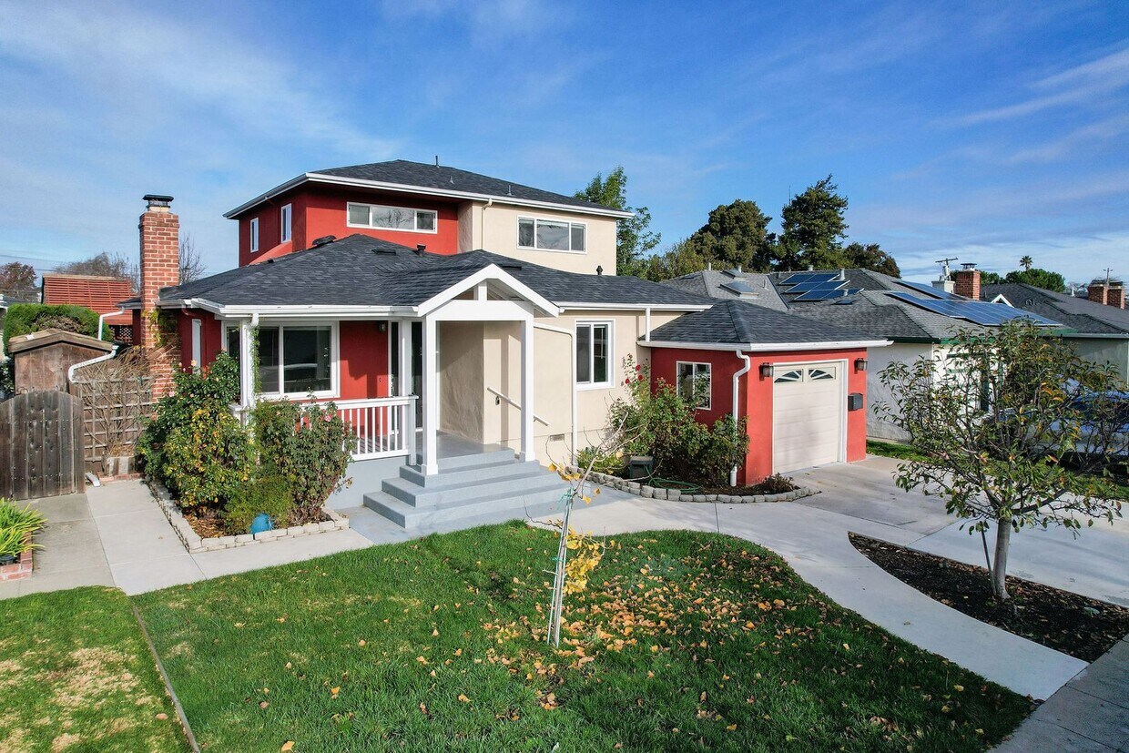 Primary Photo - Large 4 bedroom/2 bathroom Home in San Mat...