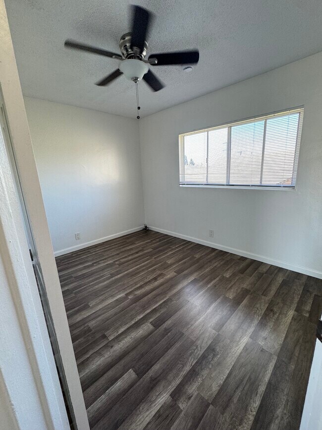 Building Photo - 1070 Gardenia Ave