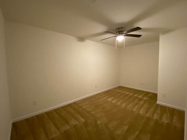Building Photo - This is the PERFECT fit for you!