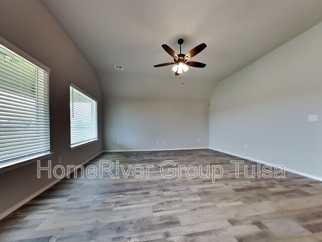 Building Photo - 1513 E Atlanta St