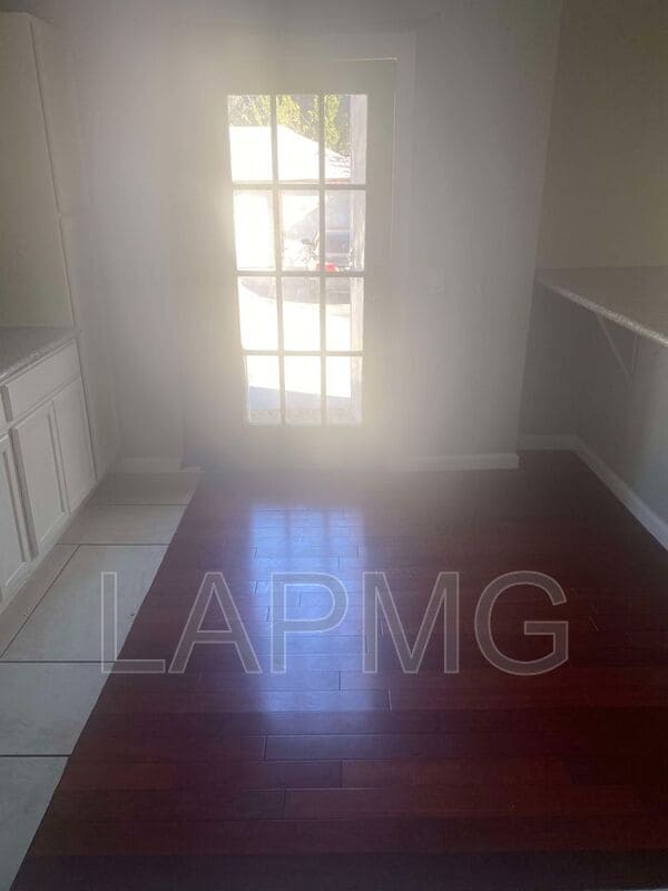 Foto del edificio - 359 E Washington Blvd