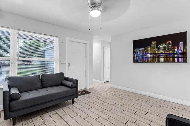 Foto del edificio - 6660 Custer St