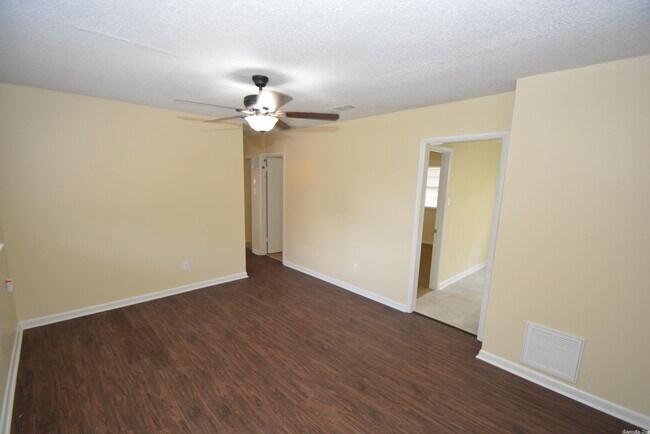Building Photo - 7401 Valley Dr