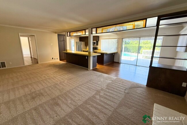 Building Photo - Large Updated 5 Bedroom Home in San Mateo ...