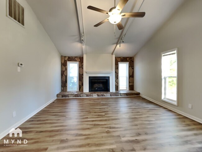 Foto del edificio - 137 Candlewick Dr