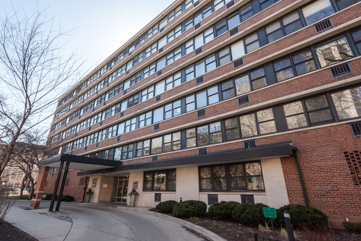 Foto principal - 2300 N Commonwealth Ave