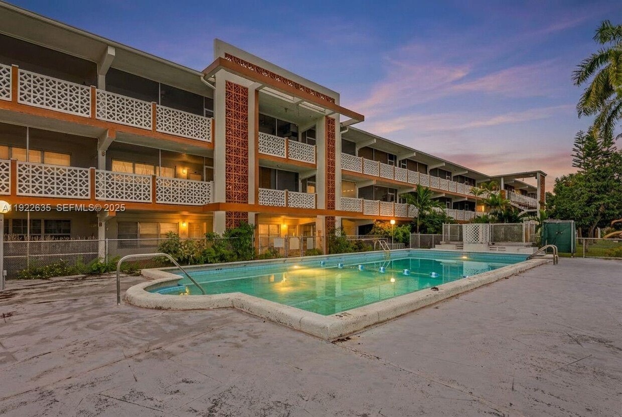 Foto principal - 1450 NE 170th St