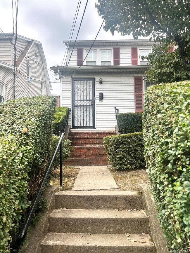Building Photo - 3922 Dyre Ave