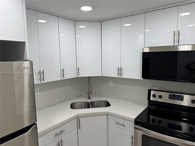 Foto del edificio - 606 W 81st St
