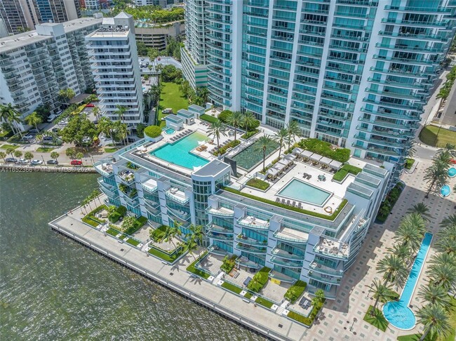 Foto del edificio - 1331 Brickell Bay Dr