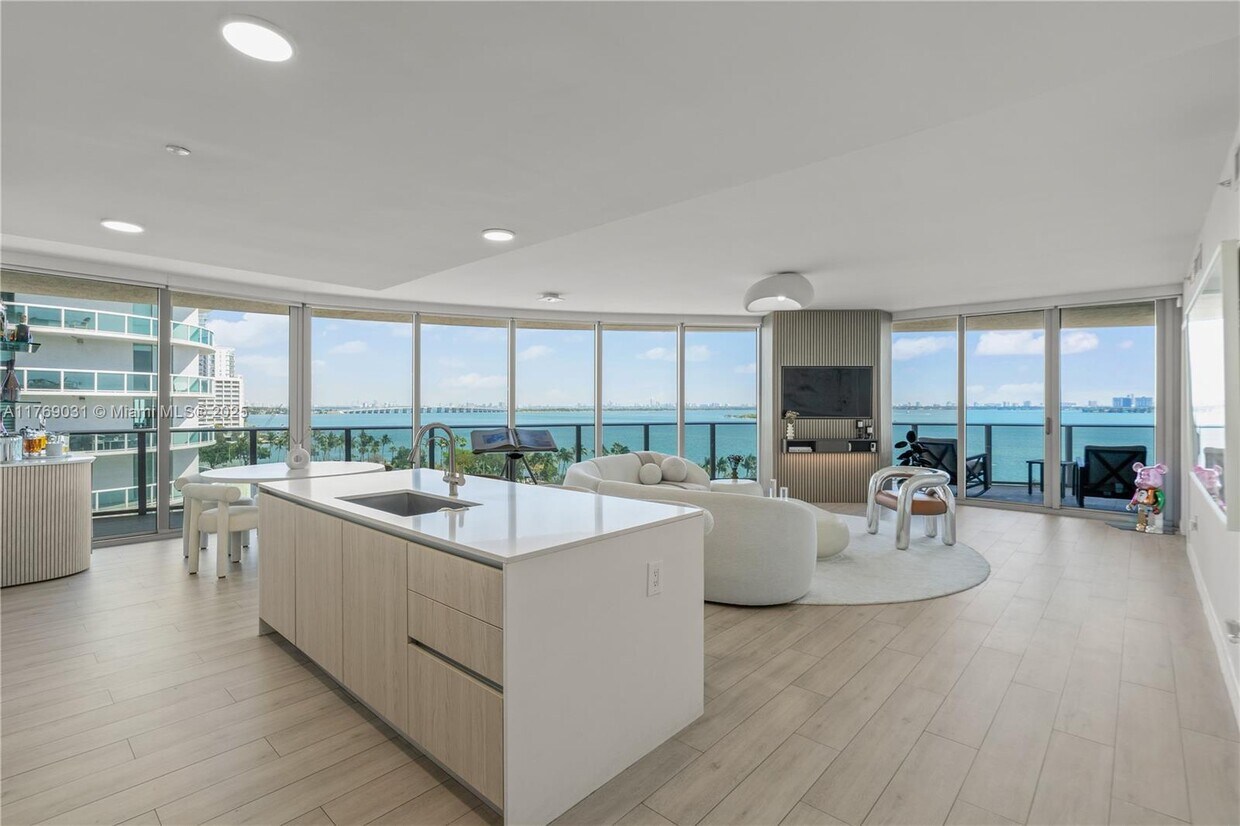 Foto principal - 488 NE 18th St