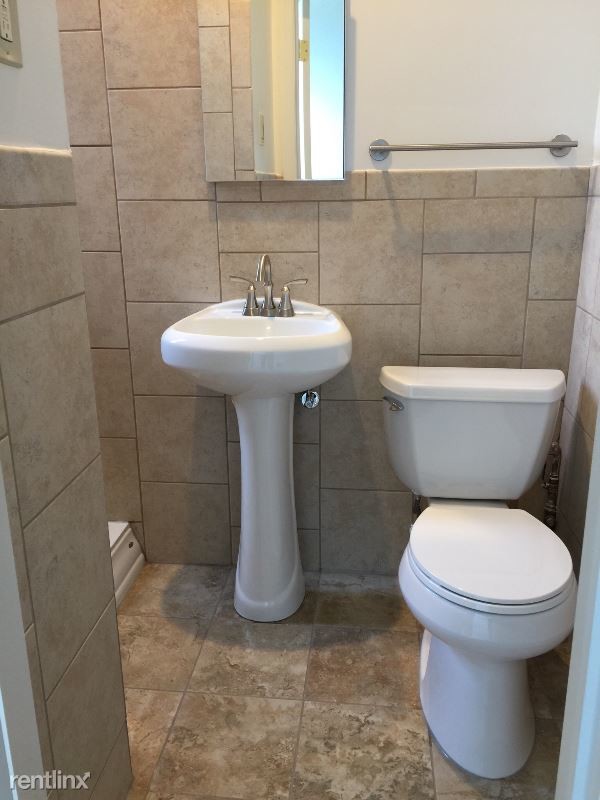 Foto del edificio - 1818 Centre St