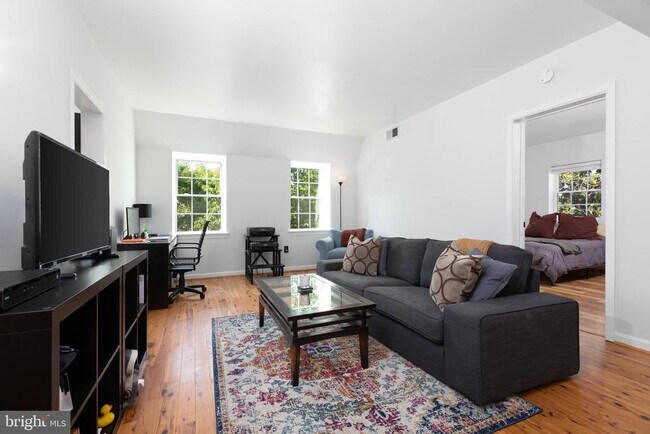 Foto del edificio - 1900 Key Blvd