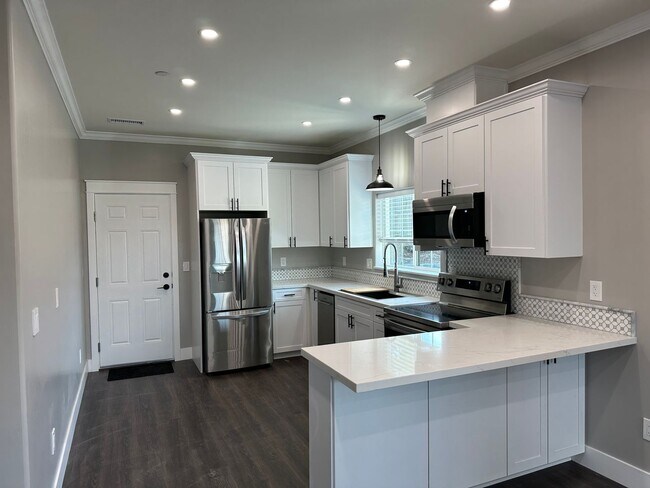 Building Photo - Brand New Beautiful private home, all util...