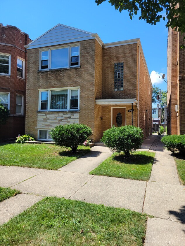 Primary Photo - 5718 N Rockwell St