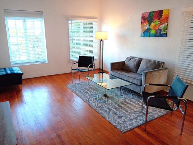 Living Room - 455 North Doheny Drive