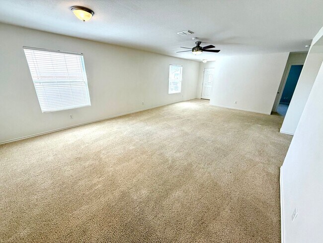 Foto del edificio - **APPLICATION RECEIVED** MUST SEE!  Stunni...