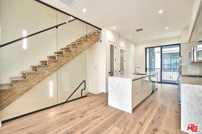 Foto del edificio - 903 S Hoover St