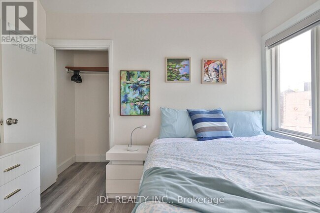 Photo du bâtiment - 5 Sorauren Ave