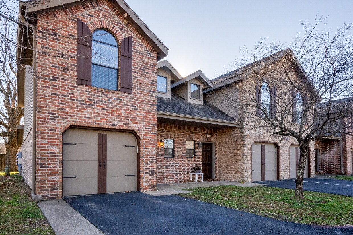 Primary Photo - 4015 Glenstone Terrace