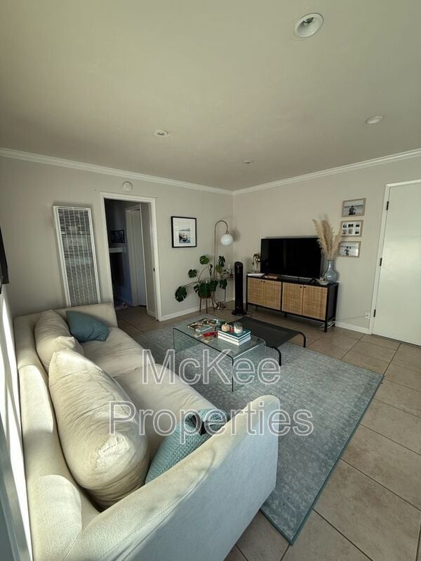 Foto del edificio - 3854 Lamont St