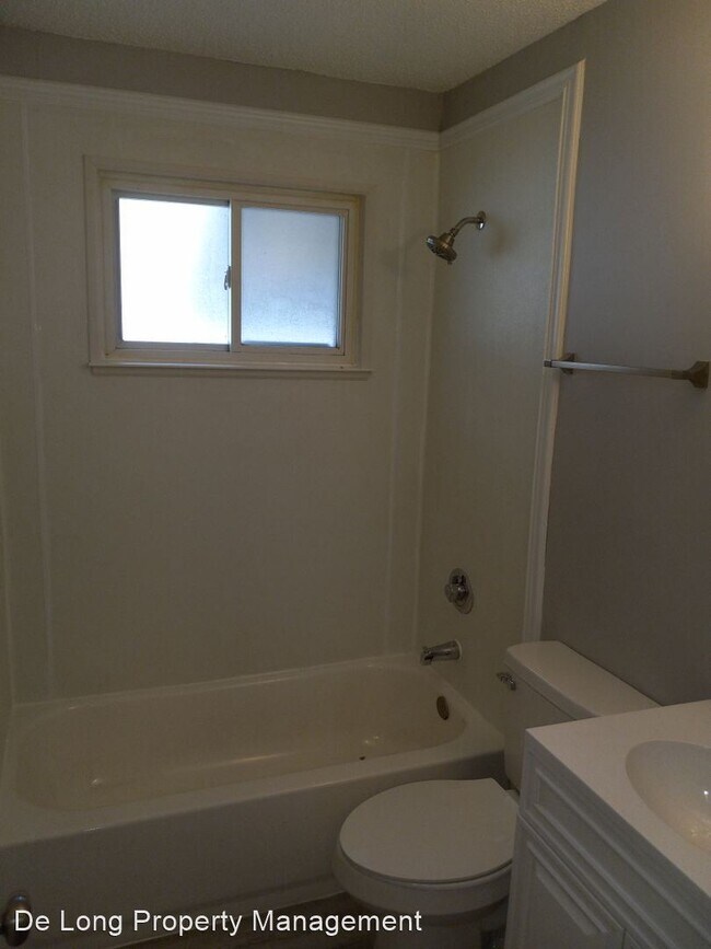 Building Photo - 3 br, 1 bath House - 2748 Blue Heron