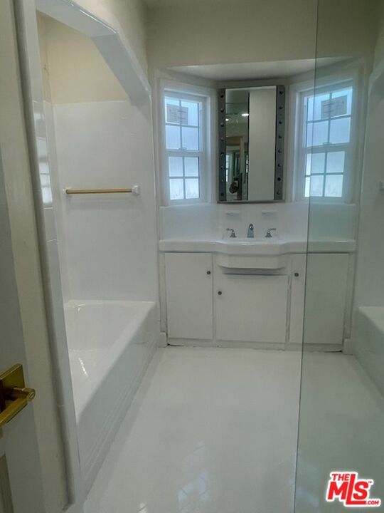 Foto del edificio - 9029 Wildwood Ave