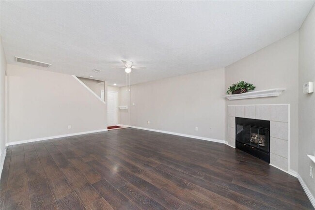 Foto del edificio - 4007 Starbridge Pointe Ln