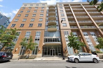 Building Photo - 950 W Monroe St