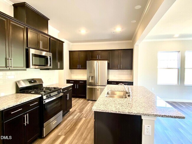 Foto del edificio - 909 Aspen Pointe Trl