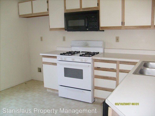 Building Photo - 3 br, 2 bath House - 2128 Ustick Road