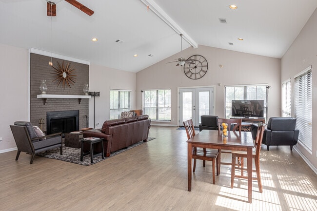 Interior Photo - Summit Midtown