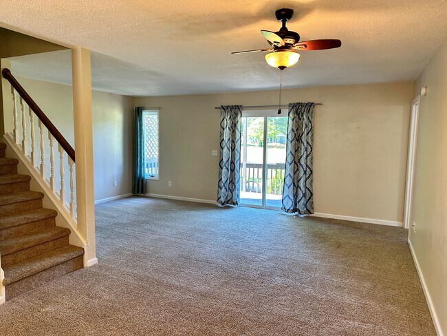 Building Photo - 240 Persimmon Dr