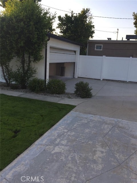 Building Photo - 5439 Agnes Ave