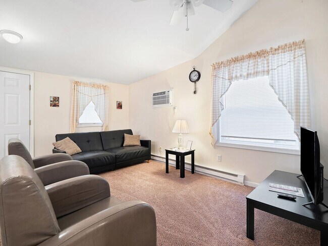 Foto del edificio - 5736 Lake Rd E