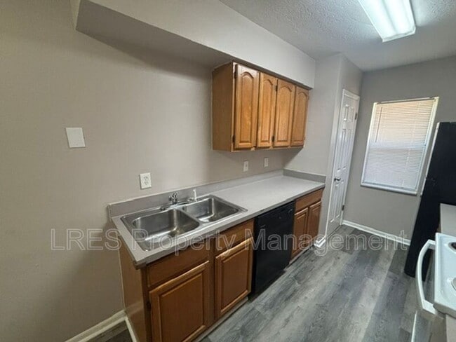 Foto del edificio - 1605 Terrace Dr