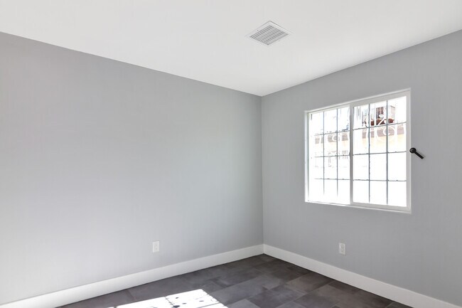 Foto del edificio - 2518 McCarran St